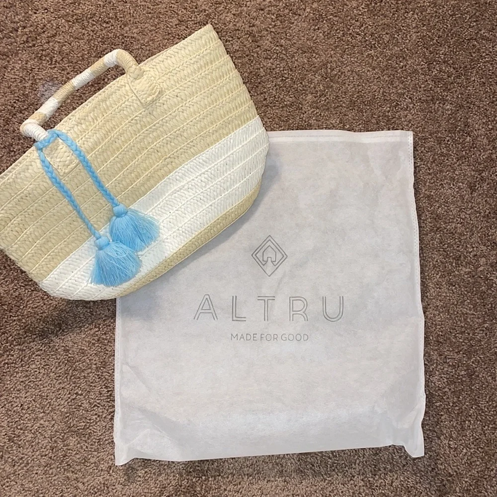 Altru Tote - Picture 4 of 8